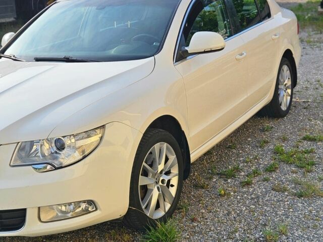 Белый Шкода Суперб, объемом двигателя 1.8 л и пробегом 316 тыс. км за 8700 $, фото 3 на Automoto.ua