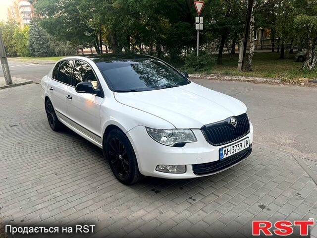 Белый Шкода Суперб, объемом двигателя 1.8 л и пробегом 197 тыс. км за 10750 $, фото 1 на Automoto.ua