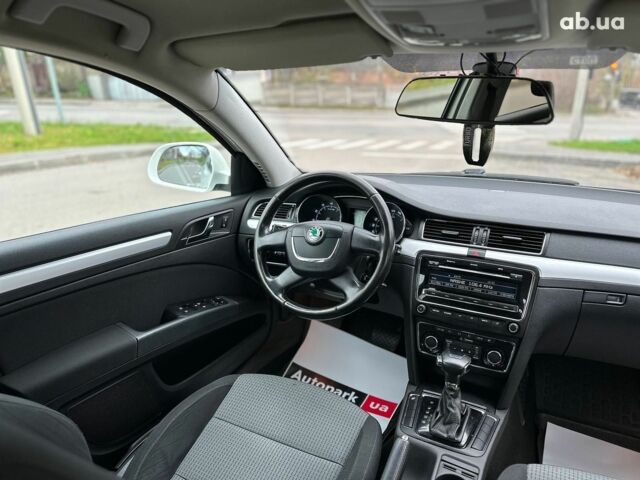 Белый Шкода Суперб, объемом двигателя 1.8 л и пробегом 230 тыс. км за 8190 $, фото 26 на Automoto.ua