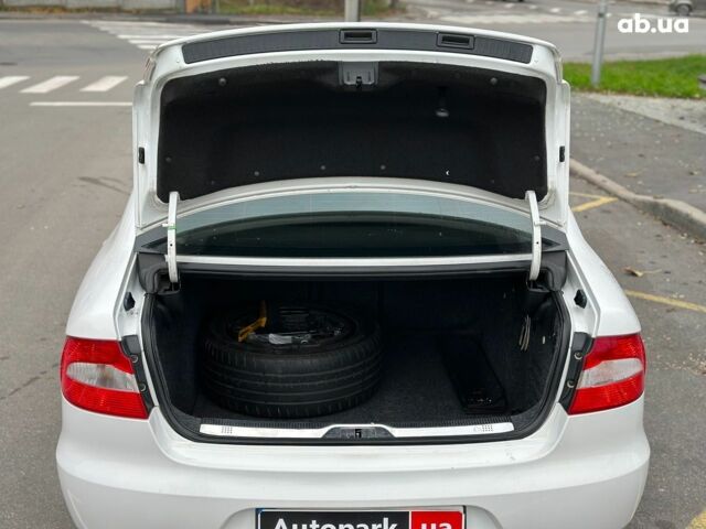 Белый Шкода Суперб, объемом двигателя 1.8 л и пробегом 230 тыс. км за 8190 $, фото 16 на Automoto.ua