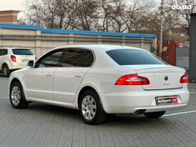 Белый Шкода Суперб, объемом двигателя 1.8 л и пробегом 109 тыс. км за 10990 $, фото 5 на Automoto.ua