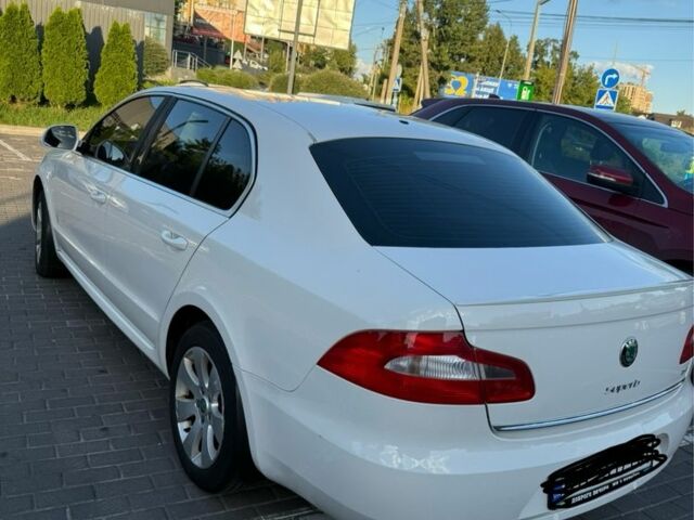 Белый Шкода Суперб, объемом двигателя 1.8 л и пробегом 250 тыс. км за 9200 $, фото 1 на Automoto.ua