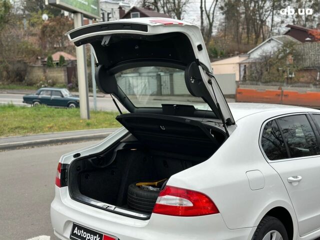 Белый Шкода Суперб, объемом двигателя 1.8 л и пробегом 230 тыс. км за 8190 $, фото 15 на Automoto.ua