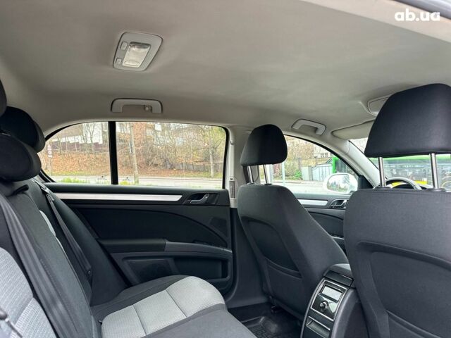 Белый Шкода Суперб, объемом двигателя 1.8 л и пробегом 230 тыс. км за 8190 $, фото 22 на Automoto.ua