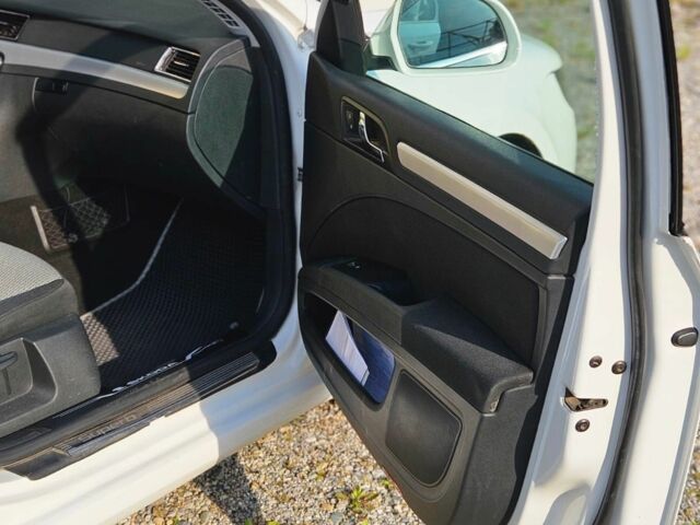 Белый Шкода Суперб, объемом двигателя 1.8 л и пробегом 316 тыс. км за 8700 $, фото 4 на Automoto.ua