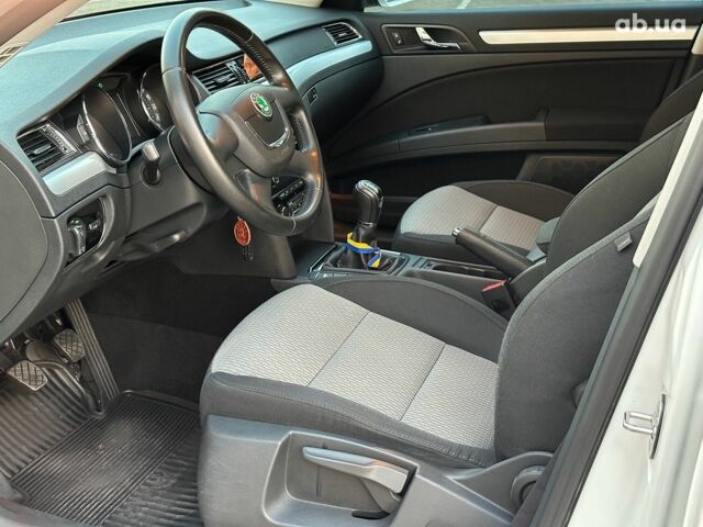 Белый Шкода Суперб, объемом двигателя 1.8 л и пробегом 109 тыс. км за 10990 $, фото 6 на Automoto.ua