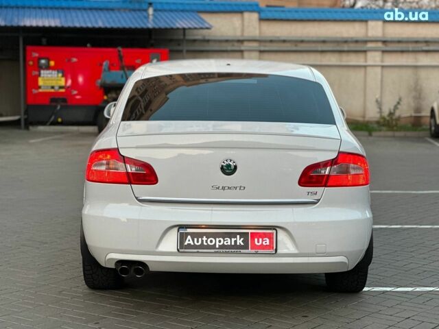 Белый Шкода Суперб, объемом двигателя 1.8 л и пробегом 109 тыс. км за 10990 $, фото 4 на Automoto.ua