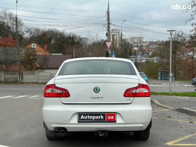 Белый Шкода Суперб, объемом двигателя 1.8 л и пробегом 230 тыс. км за 8190 $, фото 4 на Automoto.ua