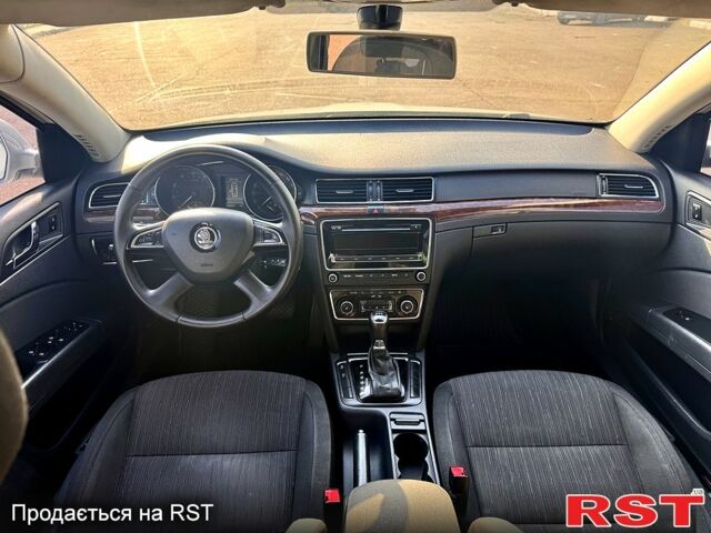 Шкода Суперб 2013 у Кривому Розі на Automoto.ua Білий Шкода Суперб, об'ємом двигуна 1.8 л та пробігом 179 тис. км за 9450 $, фото 9 на Automoto.ua