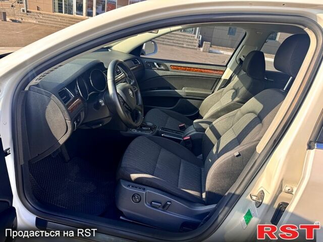 Шкода Суперб 2013 у Кривому Розі на Automoto.ua Білий Шкода Суперб, об'ємом двигуна 1.8 л та пробігом 179 тис. км за 9450 $, фото 8 на Automoto.ua