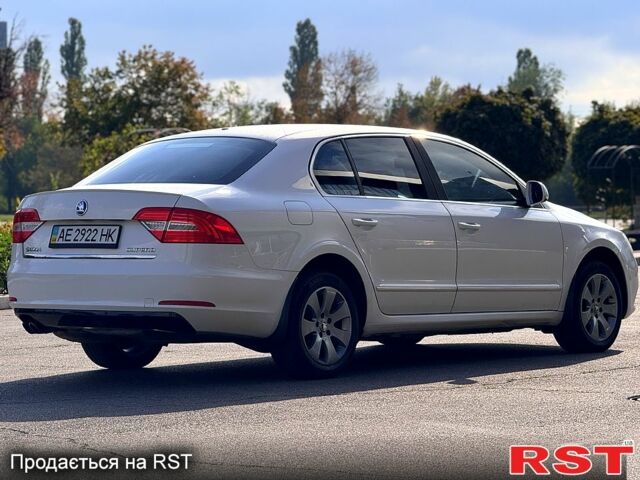 Шкода Суперб 2013 у Кривому Розі на Automoto.ua Білий Шкода Суперб, об'ємом двигуна 1.8 л та пробігом 179 тис. км за 9450 $, фото 4 на Automoto.ua