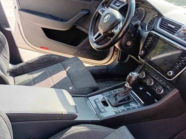 Белый Шкода Суперб, объемом двигателя 1.8 л и пробегом 280 тыс. км за 5500 $, фото 6 на Automoto.ua