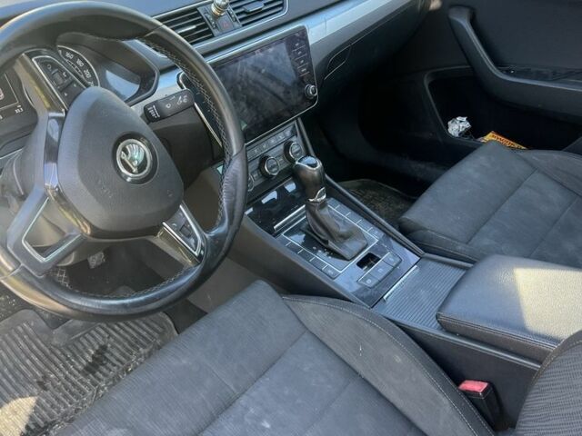 Белый Шкода Суперб, объемом двигателя 1.8 л и пробегом 280 тыс. км за 5500 $, фото 7 на Automoto.ua