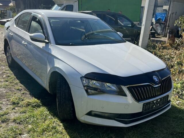 Белый Шкода Суперб, объемом двигателя 1.8 л и пробегом 280 тыс. км за 5500 $, фото 2 на Automoto.ua