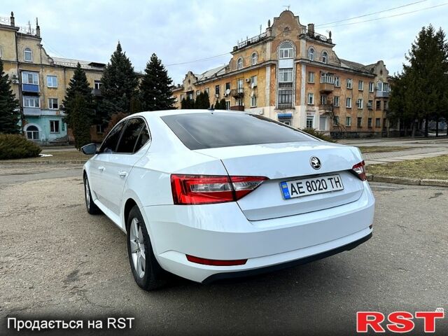 Білий Шкода Суперб, об'ємом двигуна 1.8 л та пробігом 188 тис. км за 16800 $, фото 4 на Automoto.ua