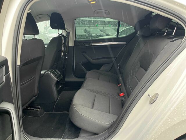 Белый Шкода Суперб, объемом двигателя 0 л и пробегом 197 тыс. км за 14999 $, фото 19 на Automoto.ua