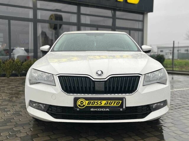 Белый Шкода Суперб, объемом двигателя 0 л и пробегом 197 тыс. км за 14999 $, фото 1 на Automoto.ua