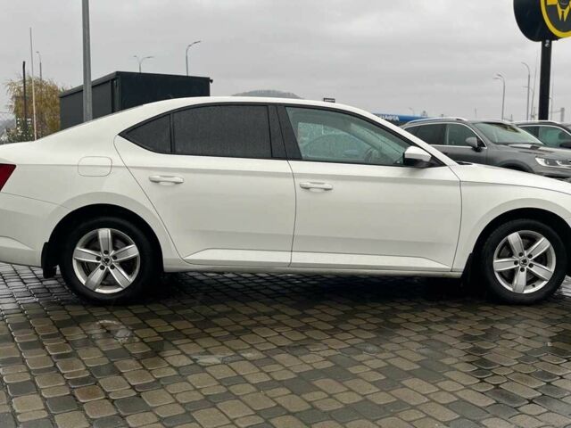 Белый Шкода Суперб, объемом двигателя 0 л и пробегом 197 тыс. км за 14999 $, фото 3 на Automoto.ua