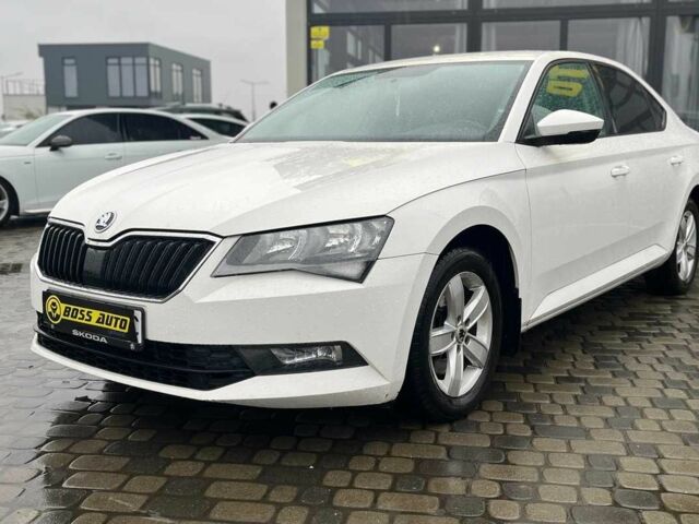 Белый Шкода Суперб, объемом двигателя 0 л и пробегом 197 тыс. км за 14999 $, фото 2 на Automoto.ua