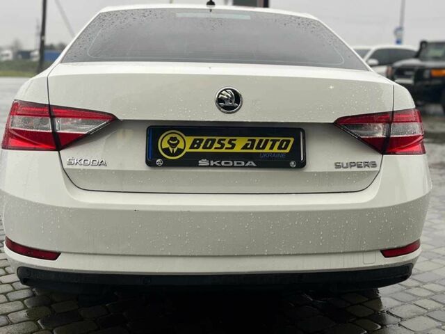 Белый Шкода Суперб, объемом двигателя 0 л и пробегом 197 тыс. км за 14999 $, фото 5 на Automoto.ua