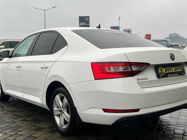 Белый Шкода Суперб, объемом двигателя 0 л и пробегом 197 тыс. км за 14999 $, фото 6 на Automoto.ua