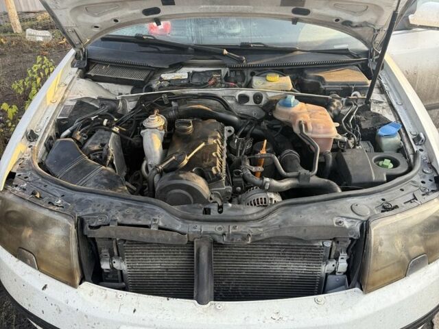 Белый Шкода Суперб, объемом двигателя 1.9 л и пробегом 349 тыс. км за 1372 $, фото 1 на Automoto.ua