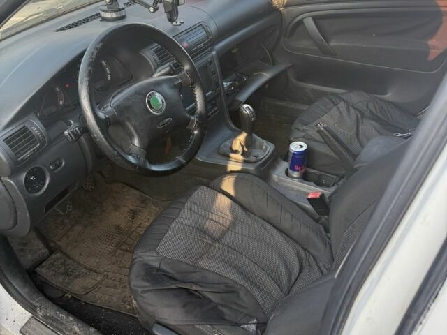 Белый Шкода Суперб, объемом двигателя 1.9 л и пробегом 349 тыс. км за 1372 $, фото 4 на Automoto.ua