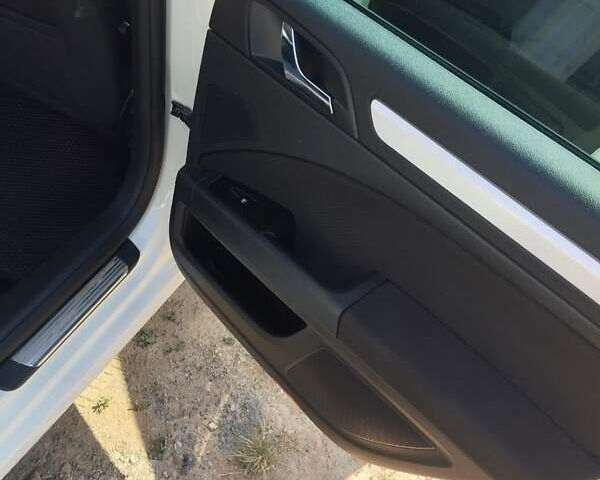 Білий Шкода Суперб, об'ємом двигуна 2 л та пробігом 259 тис. км за 10200 $, фото 11 на Automoto.ua