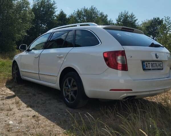 Білий Шкода Суперб, об'ємом двигуна 2 л та пробігом 259 тис. км за 10200 $, фото 1 на Automoto.ua