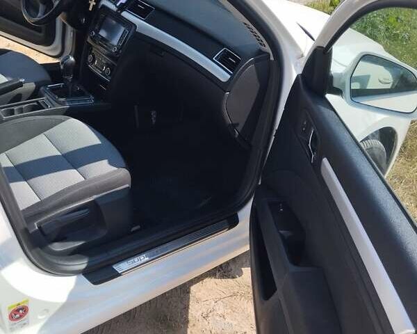 Білий Шкода Суперб, об'ємом двигуна 2 л та пробігом 259 тис. км за 10200 $, фото 10 на Automoto.ua