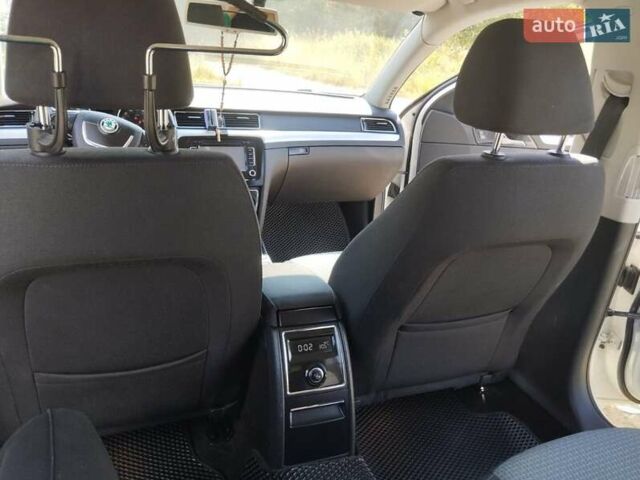 Білий Шкода Суперб, об'ємом двигуна 2 л та пробігом 259 тис. км за 10200 $, фото 18 на Automoto.ua