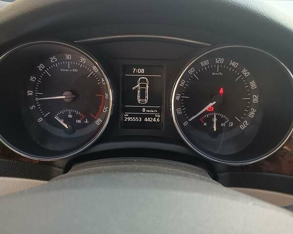 Белый Шкода Суперб, объемом двигателя 1.97 л и пробегом 295 тыс. км за 9100 $, фото 13 на Automoto.ua
