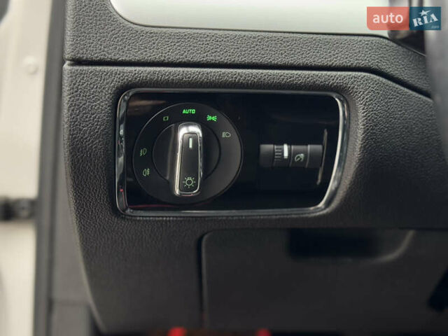 Белый Шкода Суперб, объемом двигателя 2 л и пробегом 304 тыс. км за 7999 $, фото 25 на Automoto.ua