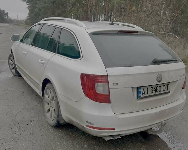 Белый Шкода Суперб, объемом двигателя 2 л и пробегом 241 тыс. км за 8700 $, фото 2 на Automoto.ua