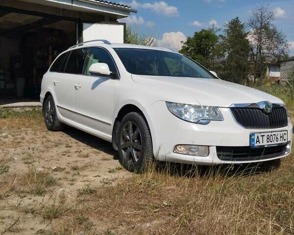 Білий Шкода Суперб, об'ємом двигуна 2 л та пробігом 259 тис. км за 10200 $, фото 4 на Automoto.ua