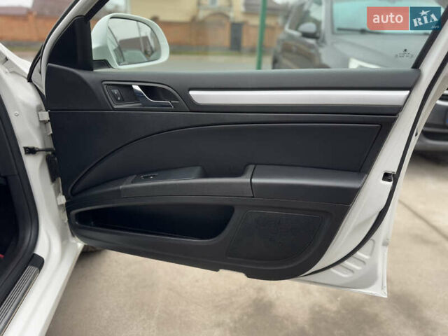 Белый Шкода Суперб, объемом двигателя 2 л и пробегом 304 тыс. км за 7999 $, фото 33 на Automoto.ua