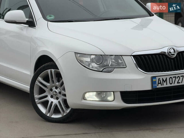 Белый Шкода Суперб, объемом двигателя 2 л и пробегом 304 тыс. км за 7999 $, фото 5 на Automoto.ua