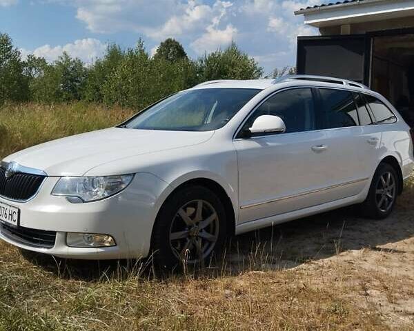 Білий Шкода Суперб, об'ємом двигуна 2 л та пробігом 259 тис. км за 10200 $, фото 5 на Automoto.ua