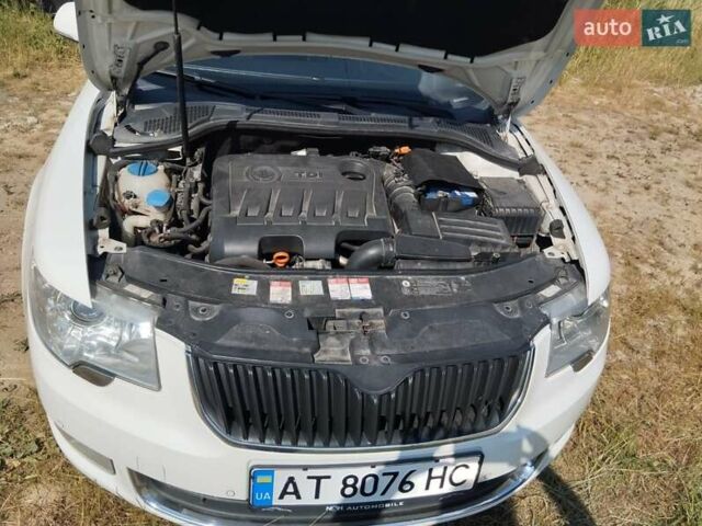 Білий Шкода Суперб, об'ємом двигуна 2 л та пробігом 259 тис. км за 10200 $, фото 13 на Automoto.ua