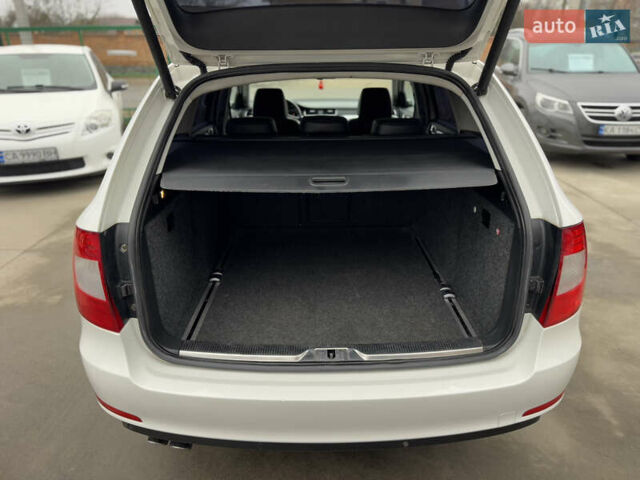 Белый Шкода Суперб, объемом двигателя 2 л и пробегом 304 тыс. км за 7999 $, фото 36 на Automoto.ua