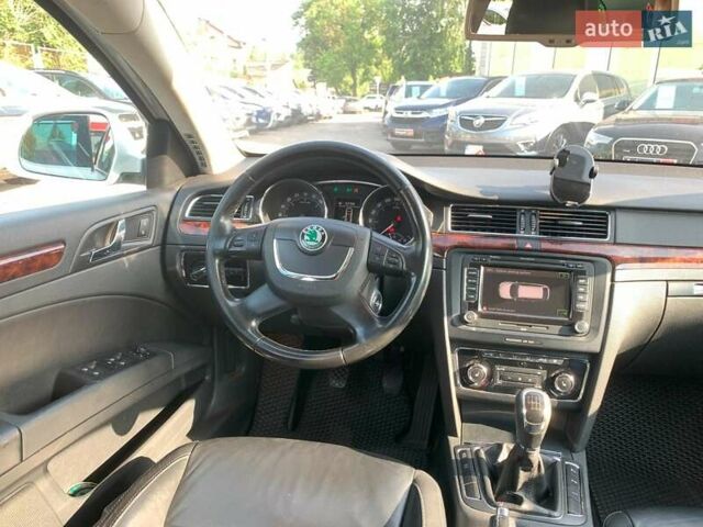 Білий Шкода Суперб, об'ємом двигуна 2 л та пробігом 284 тис. км за 8790 $, фото 33 на Automoto.ua
