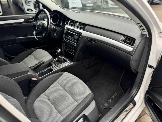 Белый Шкода Суперб, объемом двигателя 1.8 л и пробегом 111 тыс. км за 10000 $, фото 13 на Automoto.ua