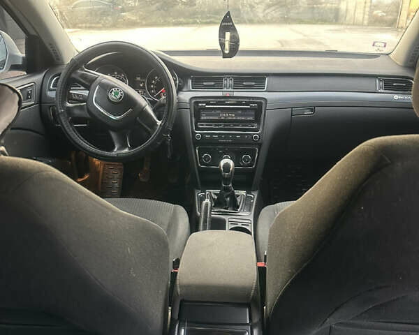 Белый Шкода Суперб, объемом двигателя 1.4 л и пробегом 178 тыс. км за 8000 $, фото 13 на Automoto.ua