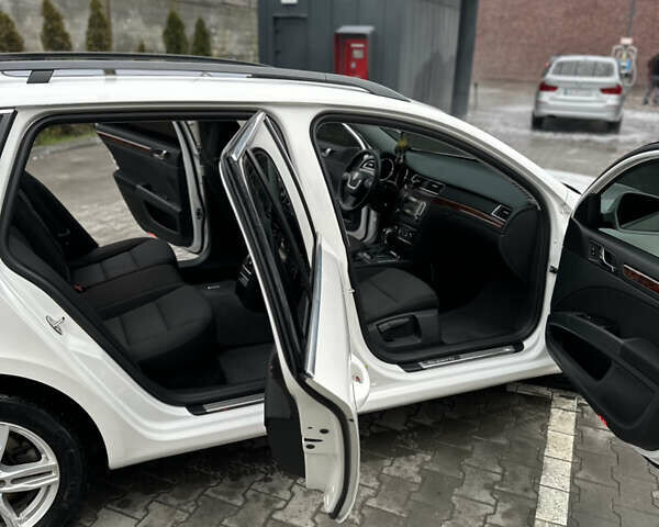 Белый Шкода Суперб, объемом двигателя 2 л и пробегом 291 тыс. км за 9400 $, фото 5 на Automoto.ua