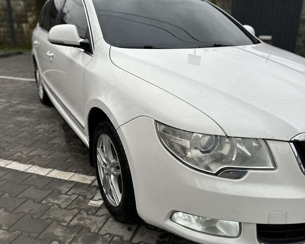 Белый Шкода Суперб, объемом двигателя 2 л и пробегом 291 тыс. км за 9400 $, фото 1 на Automoto.ua