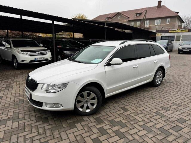 Белый Шкода Суперб, объемом двигателя 1.8 л и пробегом 111 тыс. км за 10000 $, фото 3 на Automoto.ua