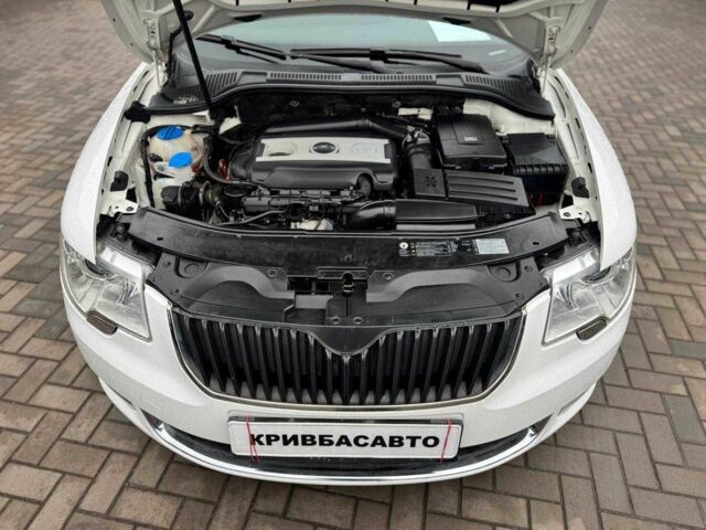 Белый Шкода Суперб, объемом двигателя 1.8 л и пробегом 111 тыс. км за 10000 $, фото 2 на Automoto.ua