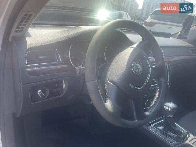 Белый Шкода Суперб, объемом двигателя 2 л и пробегом 390 тыс. км за 7799 $, фото 5 на Automoto.ua