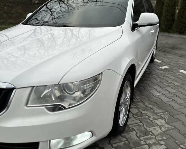 Белый Шкода Суперб, объемом двигателя 2 л и пробегом 291 тыс. км за 9400 $, фото 4 на Automoto.ua