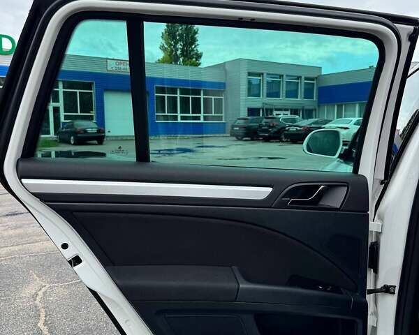 Белый Шкода Суперб, объемом двигателя 1.97 л и пробегом 240 тыс. км за 10600 $, фото 25 на Automoto.ua